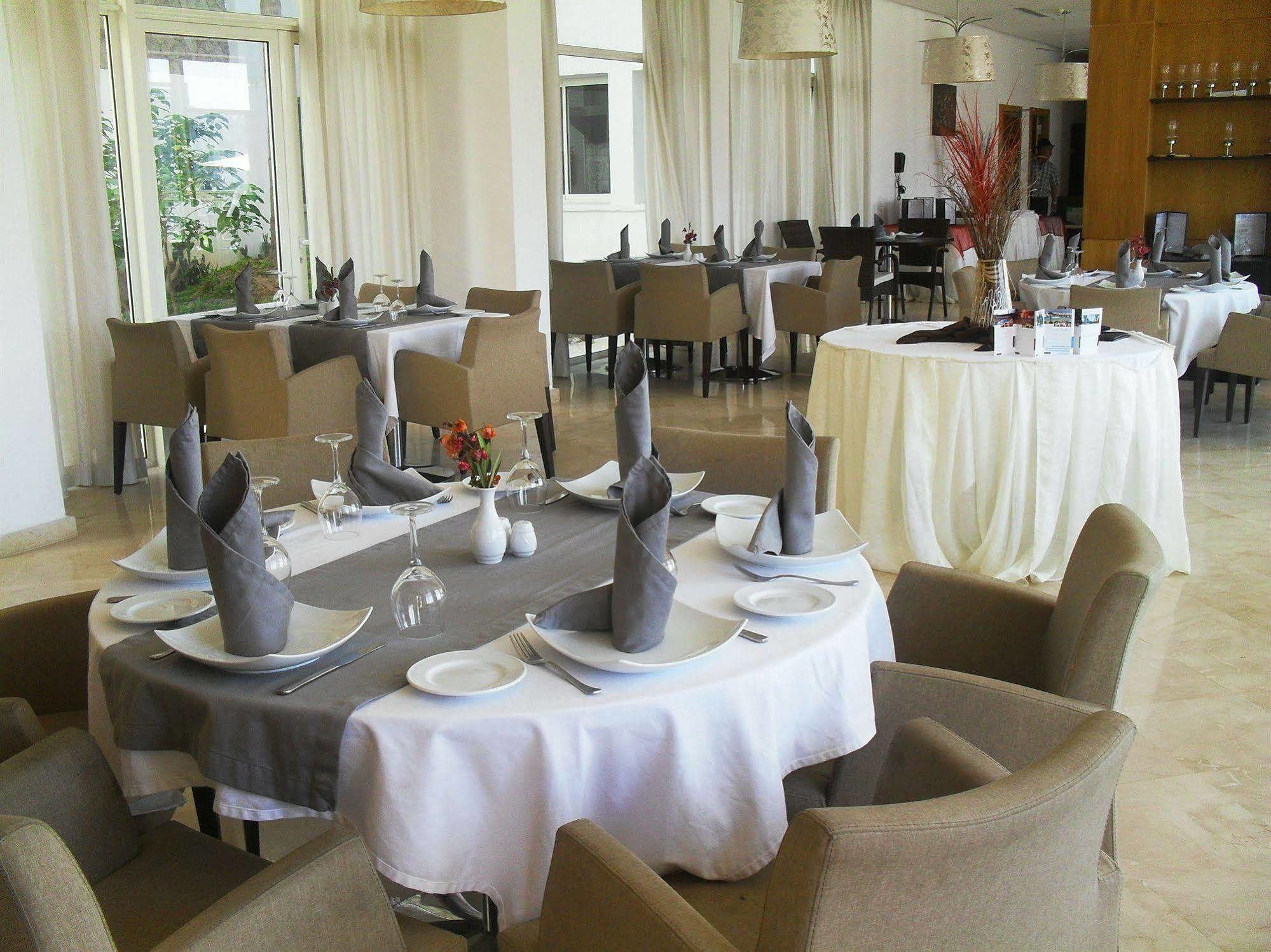 Suites Hotel Mohammed V By Accor Аль-Хосейма Екстер'єр фото