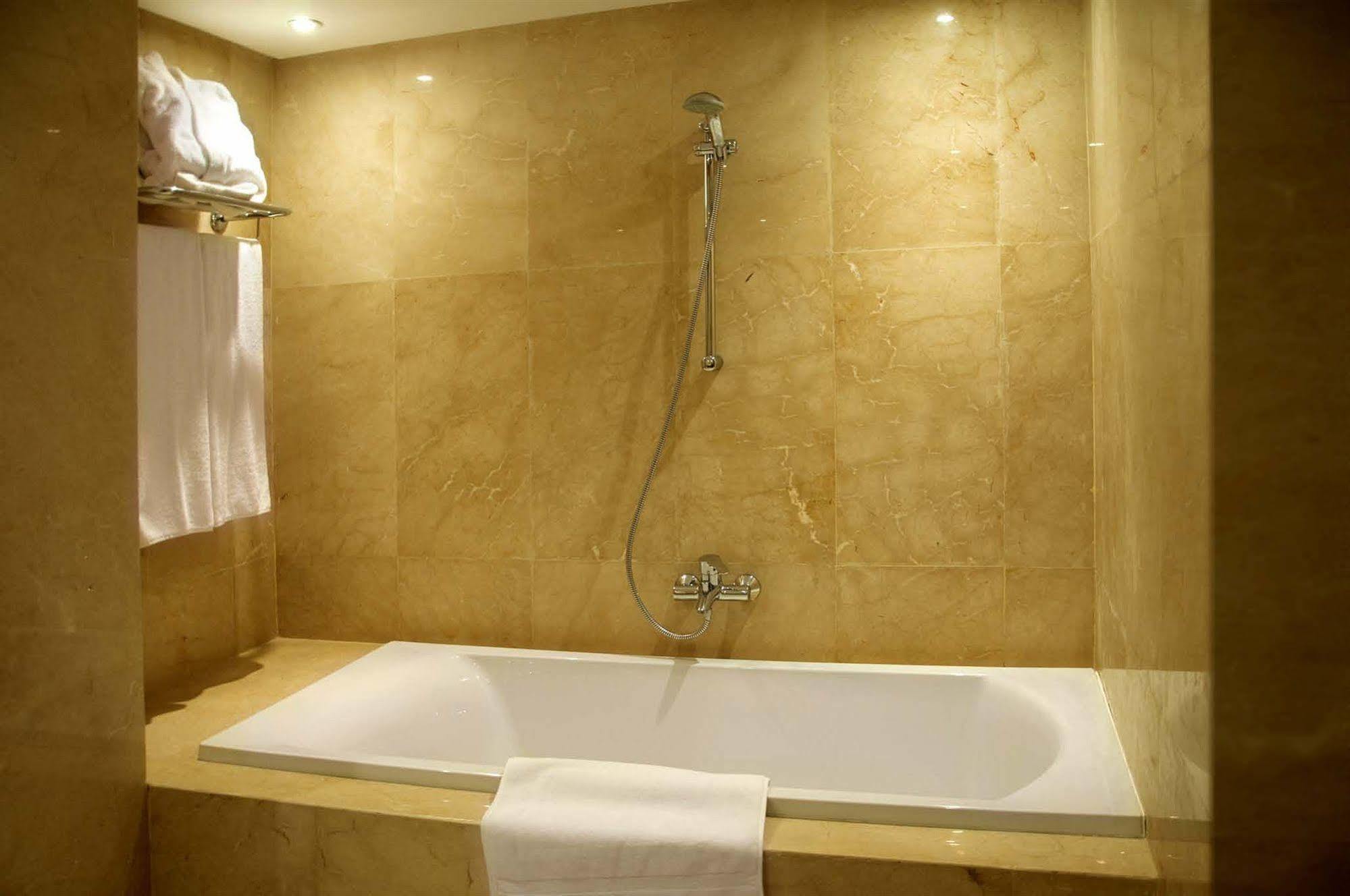 Suites Hotel Mohammed V By Accor Аль-Хосейма Екстер'єр фото